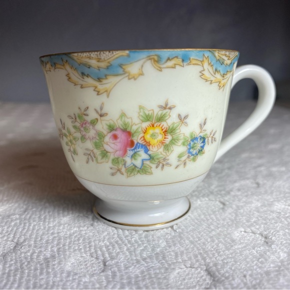 GOLD CHINA Tea Cup and Saucer Set made in occupied China - Picture 2 of 13